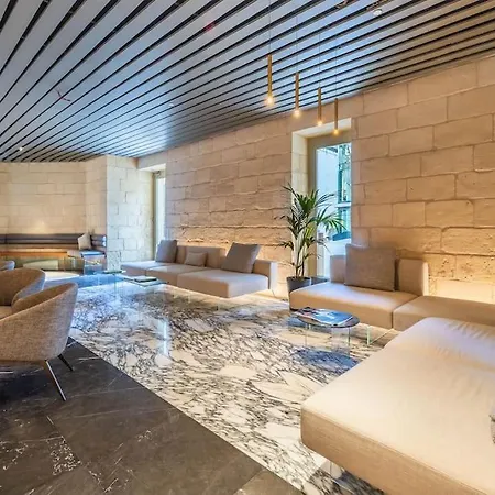 Luxury Apartment With Common Skypool In The Prestigious Mercury Tower By Sf Homes San Ġiljan Extérieur photo