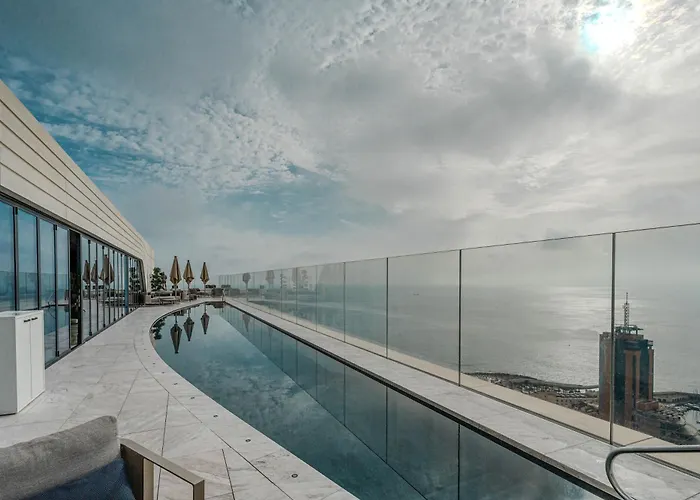 Luxury Apartment With Common Skypool In The Prestigious Mercury Tower By Sf Homes