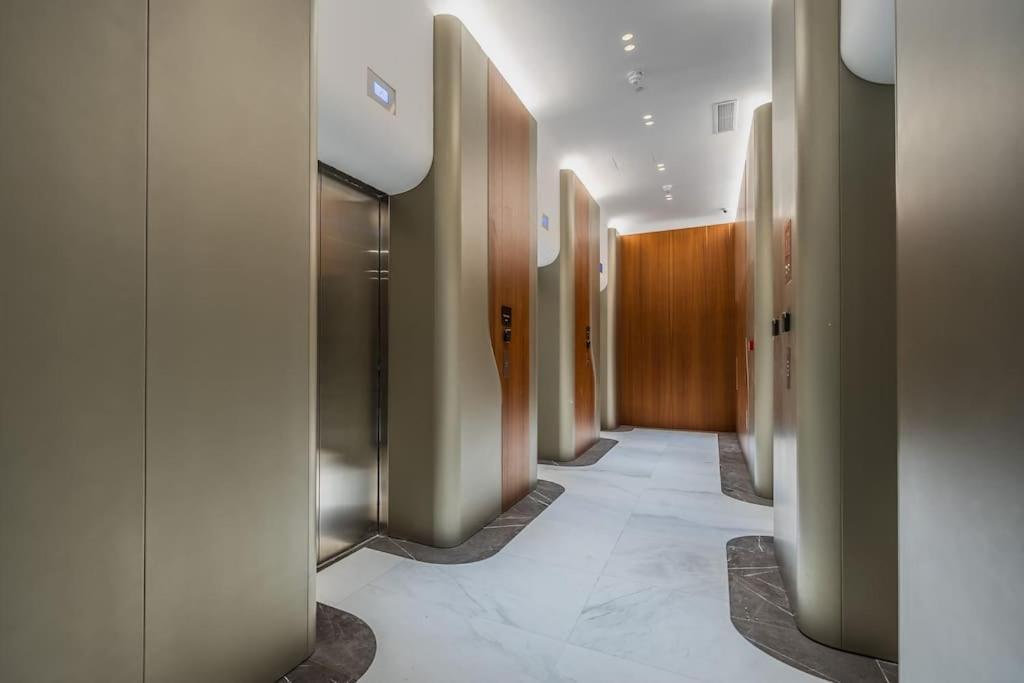 Luxury With Common Skypool In The Prestigious Mercury Tower By Sf Homes *