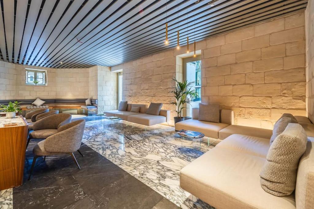 Luxury With Common Skypool In The Prestigious Mercury Tower By Sf Homes Apartment Saint Julian's