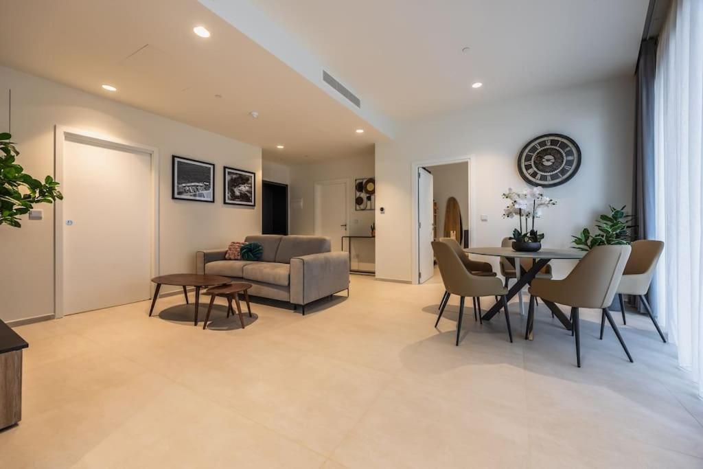 Luxury With Common Skypool In The Prestigious Mercury Tower By Sf Homes Apartment