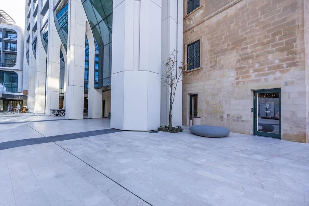 Apartment Luxury With Common Skypool In The Prestigious Mercury Tower By Sf Homes *