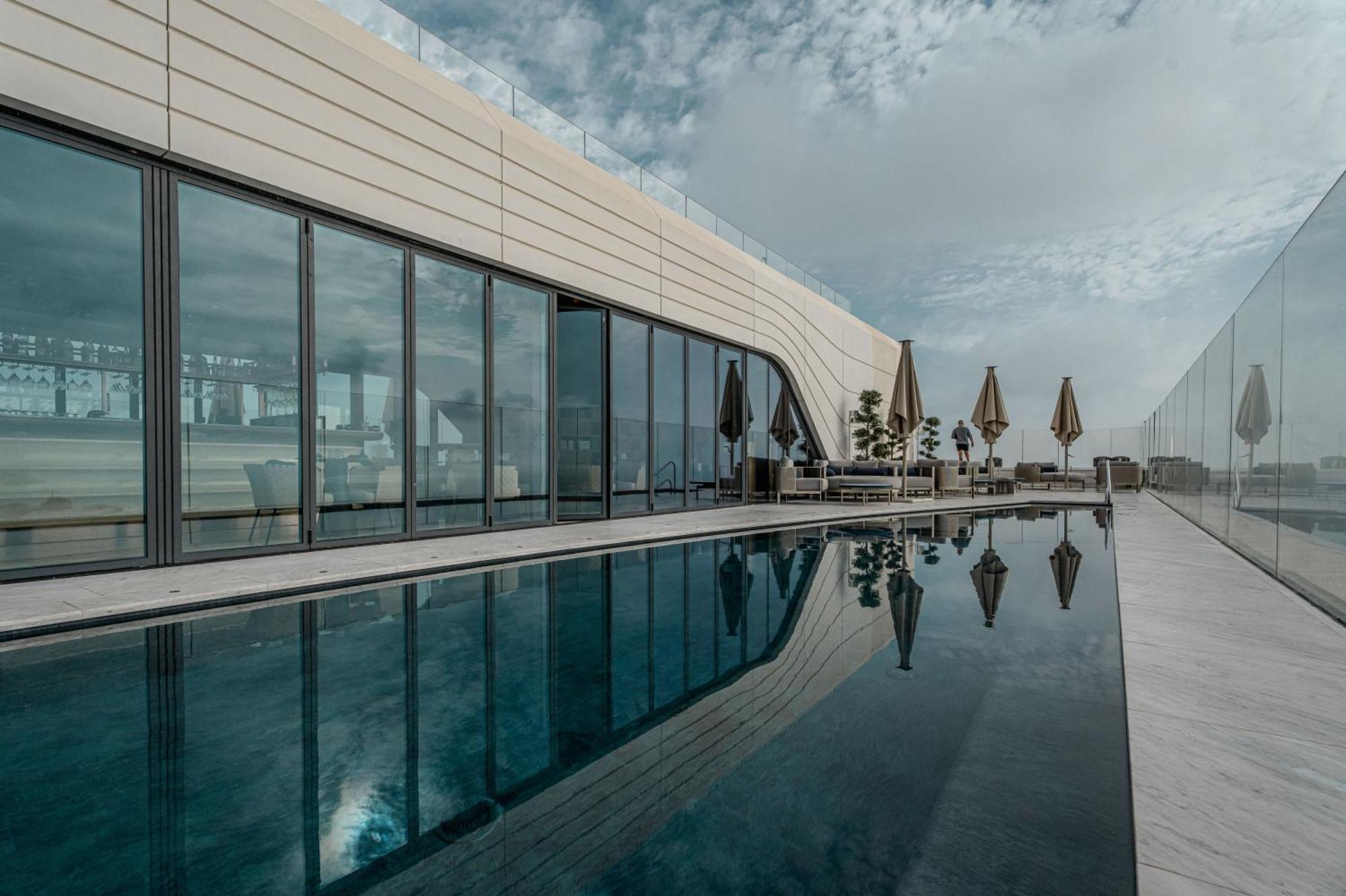 Luxury With Common Skypool In The Prestigious Mercury Tower By Sf Homes *