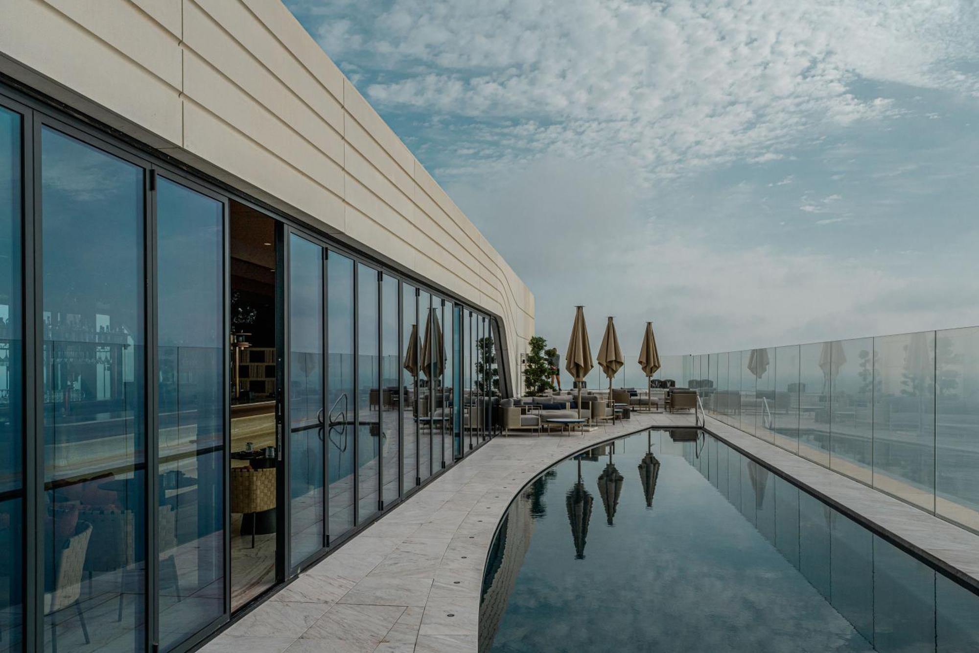 Luxury With Common Skypool In The Prestigious Mercury Tower By Sf Homes