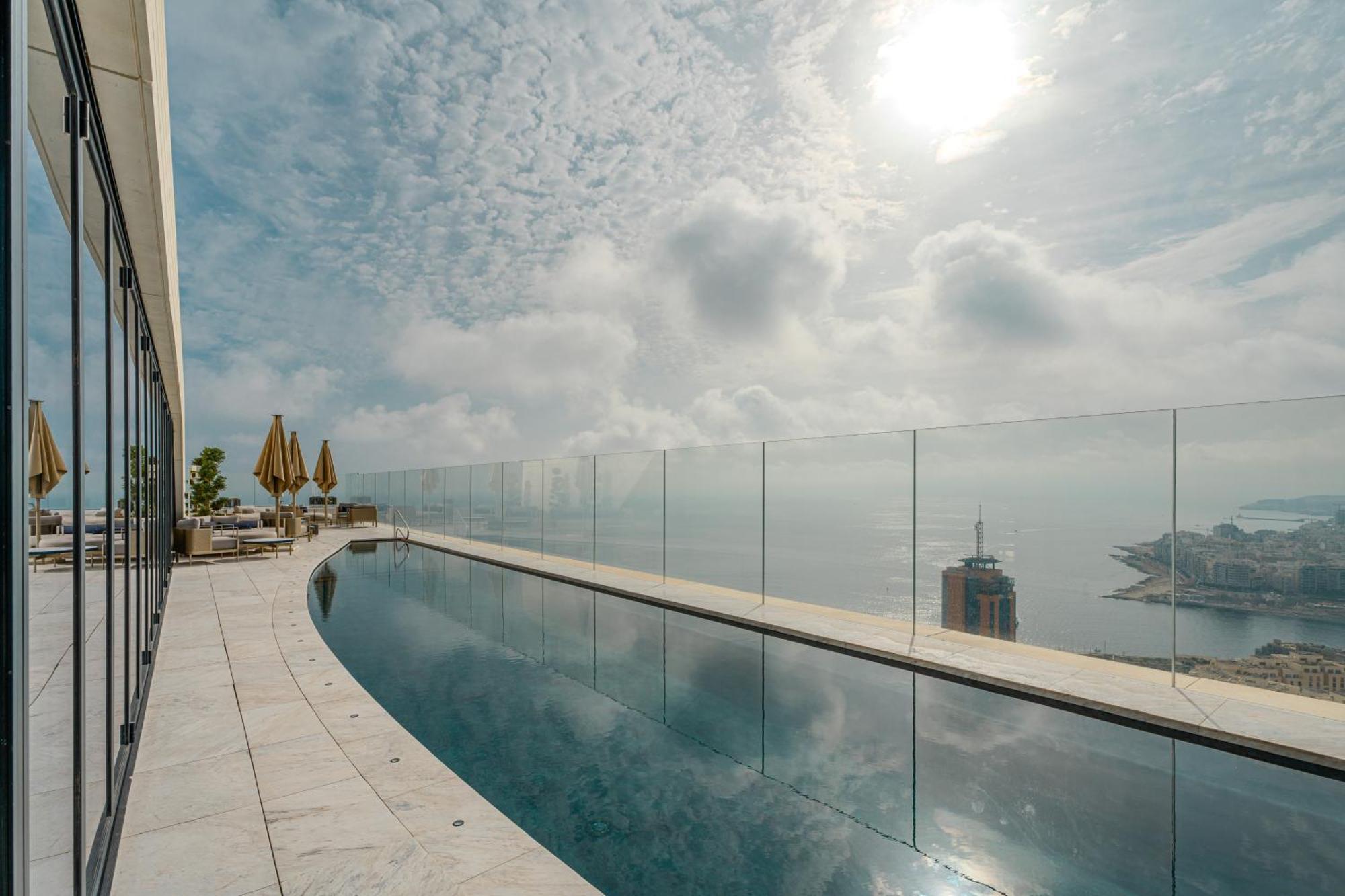 Apartment Luxury With Common Skypool In The Prestigious Mercury Tower By Sf Homes