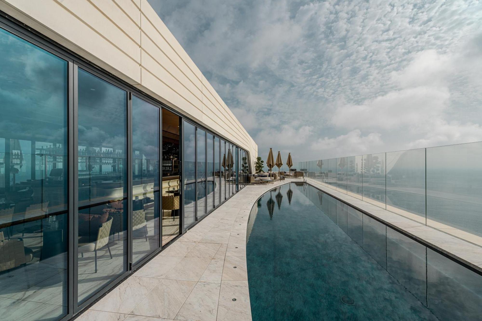 Luxury With Common Skypool In The Prestigious Mercury Tower By Sf Homes *